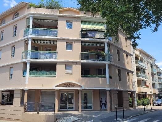 Appartement à louer 590 € 2 pièces 1 chambre 51 m² RDC/1 Argensol Orange 84100