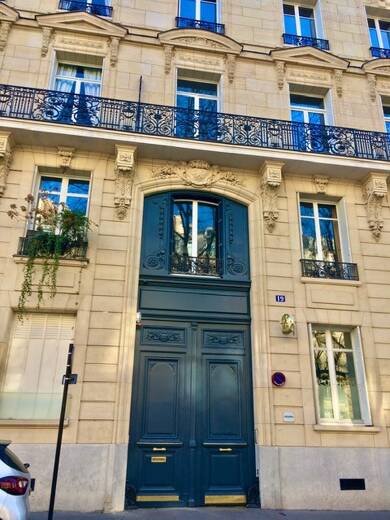 Appartement à vendre 50 000 € 1 pièce 6,1 m² Dernier étage, Étage 6/6 Mairie Paris 8ème 75008