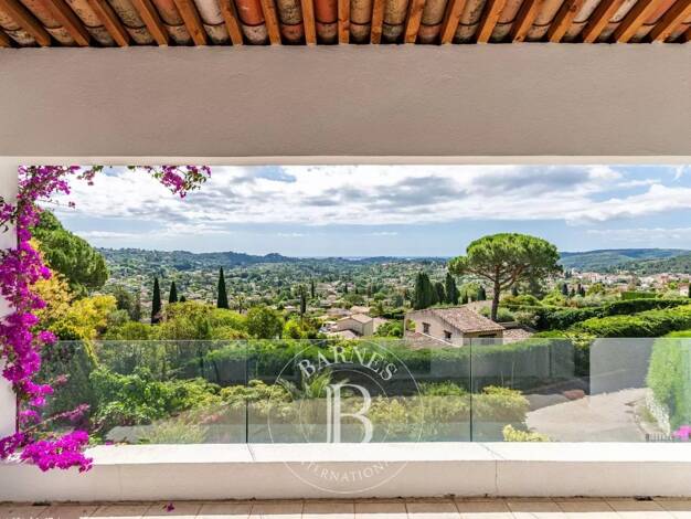 Villa à vendre 2 050 000 € 7 pièces 6 chambres 284 m² 1 612 m² de terrain Quartiers Ouest Montgros-Montmeuille La Colle-sur-Loup 06480