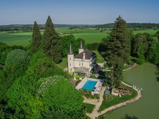 Château à vendre 1 417 500 € 20 pièces 16 chambres 650 m² 44 000 m² de terrain La Roche-Posay 86270