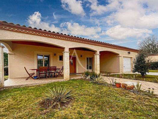 Maison de plain-pied à vendre 224 000 € 5 pièces 3 chambres 142 m² 1 108 m² de terrain Urbain Fumel 47500