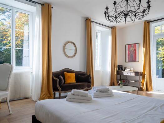 Château à vendre 2 100 000 € 20 pièces 15 chambres 1 200 m² 10 000 m² de terrain Saint-Étienne-de-Saint-Geoirs 38590