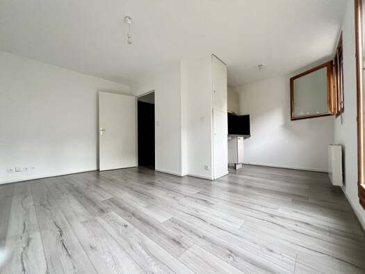 Appartement à vendre 80 000 € 1 pièce 22 m² Étage 1/2 Allies-Clos d'Or Grenoble 38100