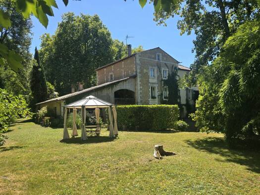 Maison à vendre 349 500 € 7 pièces 6 chambres 220 m² 5 522 m² de terrain Villetoureix 24600