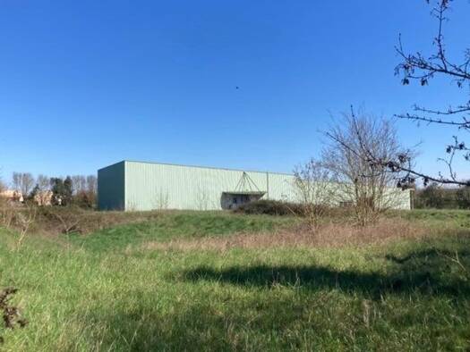 Local commercial à vendre 685 750 € 1 500 m² de surface de vente Courcôme 16700