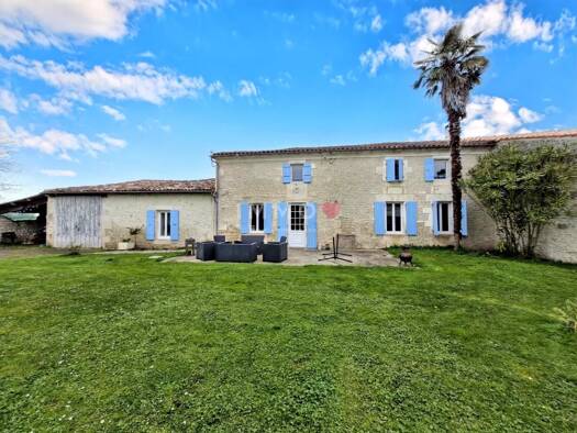 Maison à vendre 180 852 € 4 pièces 4 chambres 187,8 m² Neuillac 17520