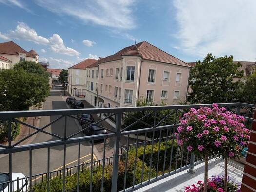 Appartement à vendre 339 000 € 3 pièces 2 chambres 68,36 m² Étage 3/3 La Gravière-Centre Village Voisins-le-Bretonneux 78960