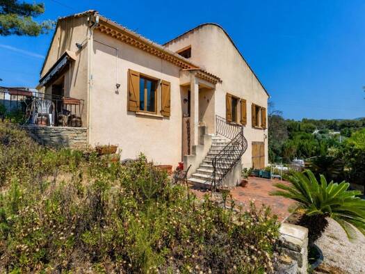 Maison à vendre 620 000 € 6 pièces 3 chambres 150 m² 1 000 m² de terrain La Ciotat 13600