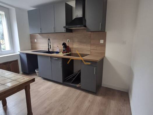 Maison à louer 800 € 5 pièces 3 chambres 84 m² Dieulefit 26220