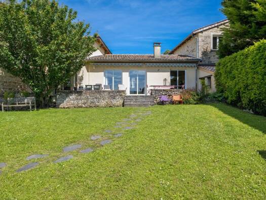 Maison à vendre 1 390 000 € 10 pièces 6 chambres 350 m² 1 996 m² de terrain Pommiers 69480