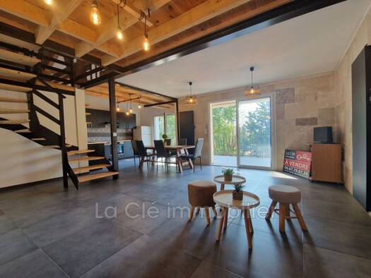 Duplex à vendre 450 000 € 4 pièces 3 chambres 94,6 m² Étage 2/3 Nord Le Grau-du-Roi 30240