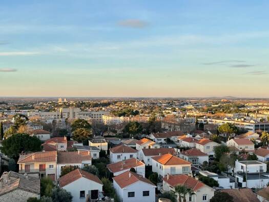 Appartement à louer 670 € 3 pièces 1 chambre 53 m² RDC/9 Ancien Hôpital Béziers 34500