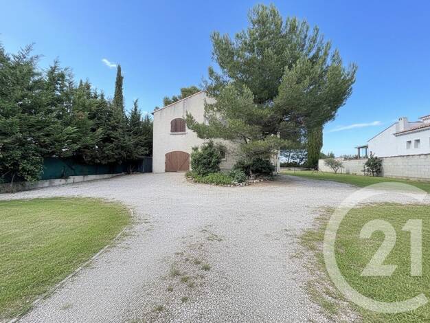 Maison à vendre 465 000 € 7 pièces 5 chambres 193 m² 936 m² de terrain Centre Saint-Mitre-les-Remparts 13920