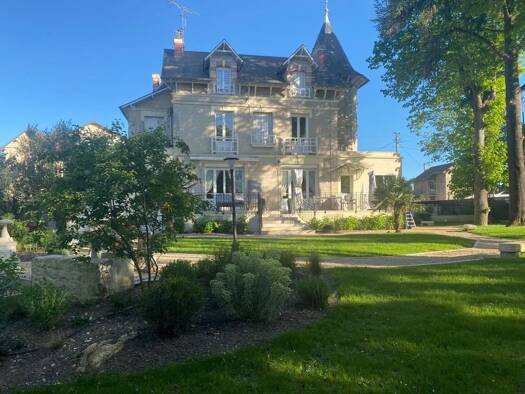 Maison à vendre 1 190 000 € 8 pièces 6 chambres 281 m² 1 370 m² de terrain Ouest Beaumont-sur-Oise 95260