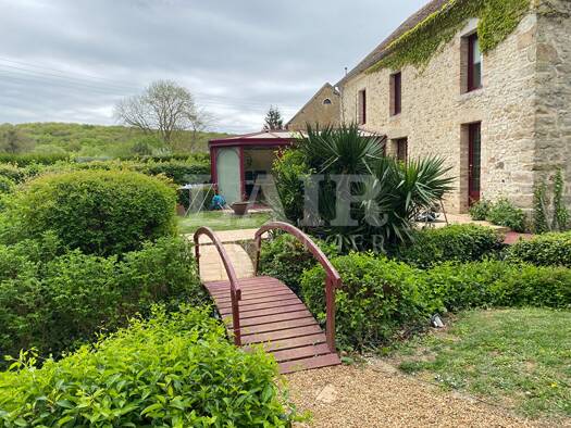 Maison à vendre 246 750 € 6 pièces 4 chambres 140 m² 3 557 m² de terrain Alençon 61000