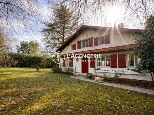 Maison à vendre 835 000 € 4 pièces 3 chambres 190 m² 3 423 m² de terrain Larressore 64480
