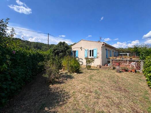 Maison de plain-pied à vendre 215 000 € 3 pièces 2 chambres 78 m² 1 440 m² de terrain Chassiers 07110
