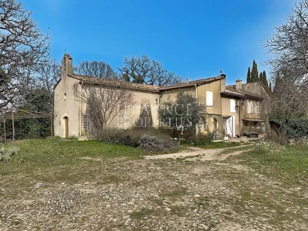 Ferme à vendre 450 000 € 14 pièces 3 chambres 170 m² 21 250 m² de terrain Mazaugues 83136