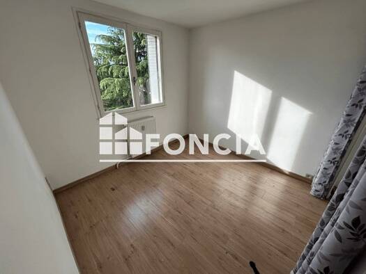 Appartement à louer 670 € 3 pièces 2 chambres 54,7 m² 4ème étage Vieux Bourg Livron-sur-Drôme 26250