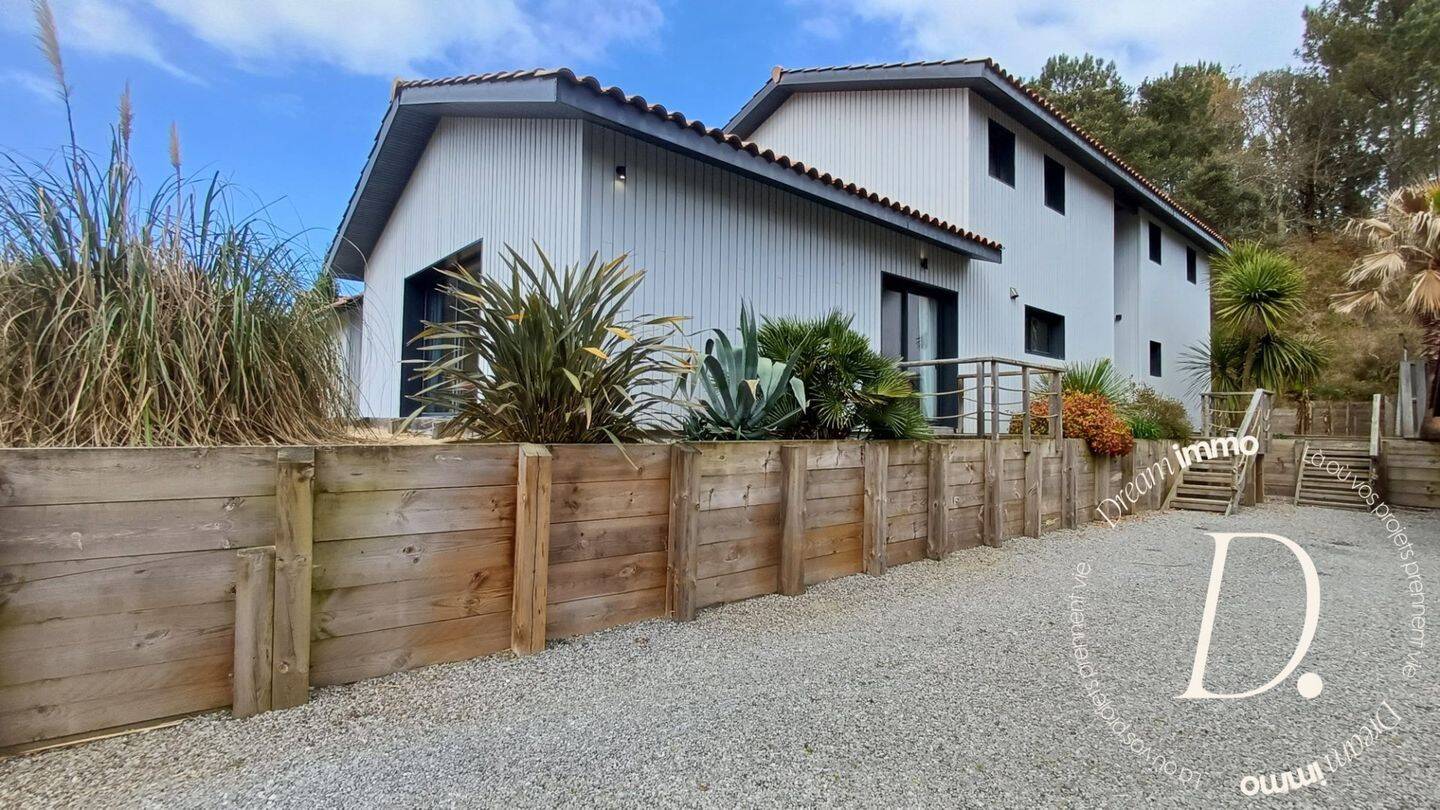 Maison à vendre, 310m², VIELLE SAINT GIRONS