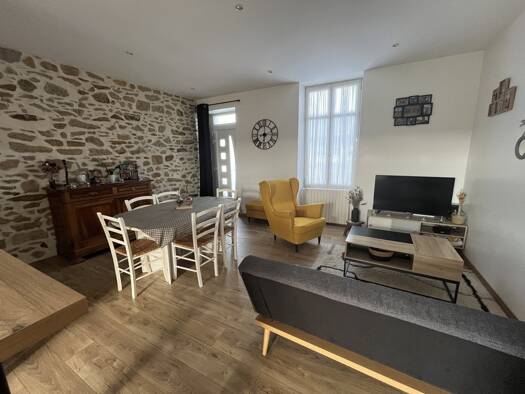 Maison à vendre 137 150 € 3 pièces 2 chambres 63,5 m² 277 m² de terrain Bel-Air Belle Feuille Abattoir Bressuire 79300