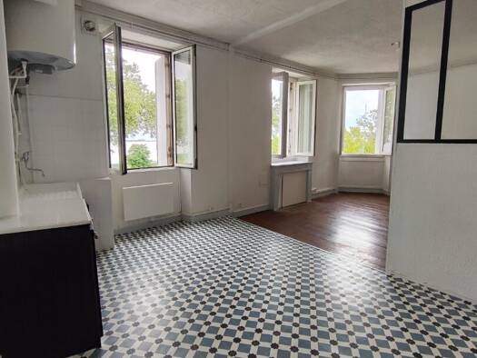 Appartement à louer 680 € 2 pièces 1 chambre 54 m² Étage 2/3 Nord Pauillac 33250