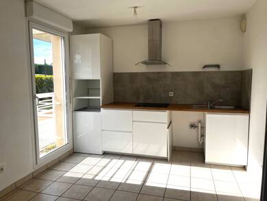 Appartement à louer 550 € 3 pièces 2 chambres 60 m² Étage 1/1 Roanne 42300