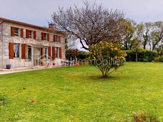 Maison à vendre 188 300 € 5 pièces 3 chambres 112 m² 1 277 m² de terrain Plassay 17250