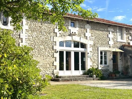 Maison à vendre 497 500 € 8 chambres 285 m² 4 910 m² de terrain Nanteuil-Auriac-de-Bourzac 24320