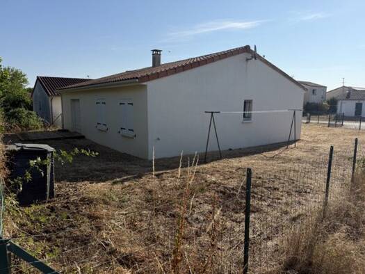 Maison de plain-pied à vendre 196 000 € 4 pièces 3 chambres 88 m² 496 m² de terrain Vivonne 86370