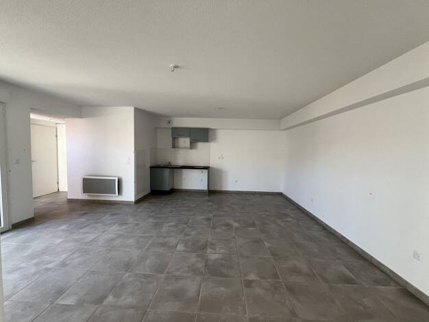 Appartement à louer 748 € 2 pièces 1 chambre 55 m² RDC/1 Centre Castelginest 31780