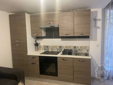 Appartement à louer 450 € 1 pièce 42 m² 3 étages Tourves 83170