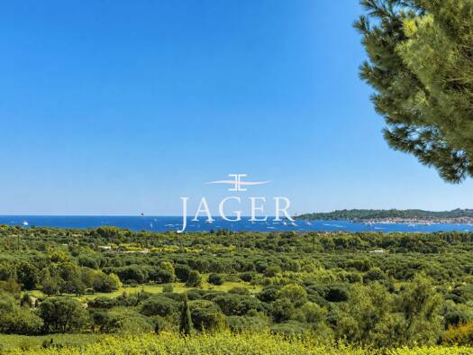 Maison à vendre 2 600 000 € 7 pièces 6 chambres 250 m² 1 300 m² de terrain Grimaud 83310