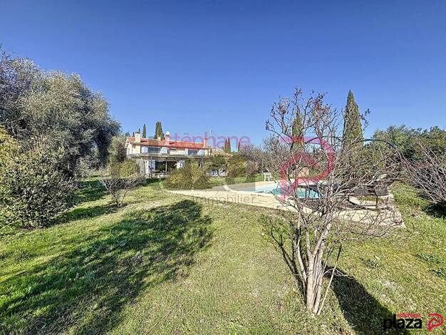 Maison à vendre 756 000 € 6 pièces 4 chambres 200 m² 2 100 m² de terrain Le Castellet 83330