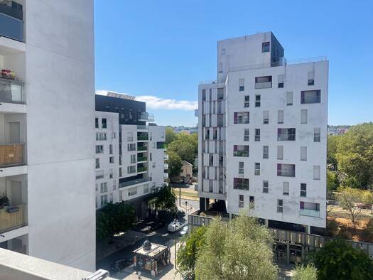 Appartement à vendre 455 000 € 4 pièces 3 chambres 84 m² Étage 6/10 Cité Pierre et Marie Curie Ivry-sur-Seine 94200