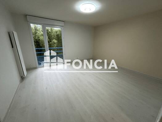 Appartement à louer 430 € 1 pièce 30,1 m² 1er étage Le Bourg sous la Roche-Coteau La Roche-sur-Yon 85000