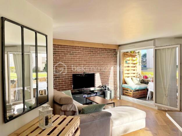 Appartement à vendre 282 000 € 3 pièces 2 chambres 75 m² RDC/4 Le Village Montigny-le-Bretonneux 78180