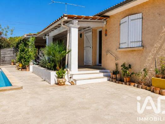 Maison de plain-pied à vendre 300 000 € 3 pièces 2 chambres 73,49 m² 381 m² de terrain Nord Le Luc 83340