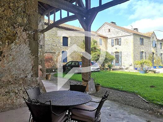 Maison à vendre 419 890 € 7 pièces 4 chambres 260 m² 4 790 m² de terrain Soublecause 65700