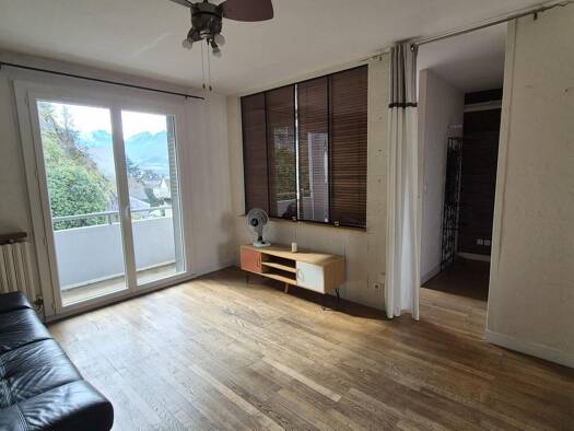 Appartement à louer 910 € 4 pièces 3 chambres 63 m² Étage 2/4 Laurier-Merande Chambéry 73000