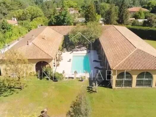 Maison de plain-pied à vendre 3 900 000 € 10 pièces 5 chambres 500 m² 4 400 m² de terrain Pont de l'Arc Aix-en-Provence 13100