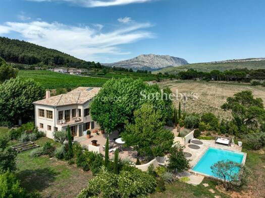 Maison à vendre 3 995 000 € 8 pièces 6 chambres 340 m² 3 255 m² de terrain Le Tholonet 13100