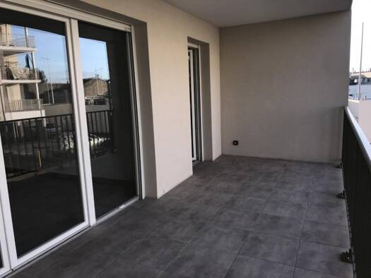 Appartement à louer 838 € 3 pièces 2 chambres 63 m² Étage 1/3 Zone Industrielle Arles 13200