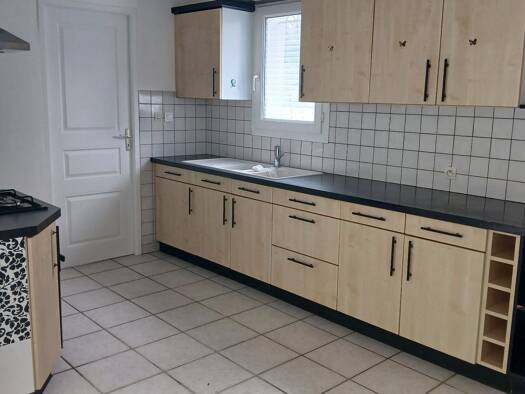 Maison à louer 980 € 4 pièces 3 chambres 117 m² Centre Ville La Couronne 16400