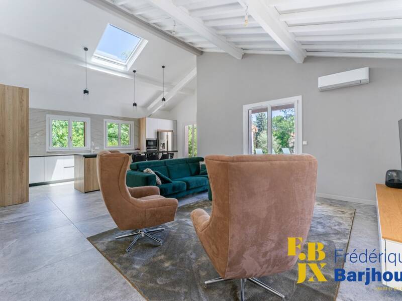 Maison à vendre, 223m², CHARBONNIERES LES BAINS