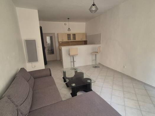 Appartement à louer 540 € 2 pièces 1 chambre 63 m² 1er étage Centre Ville Pont-Saint-Esprit 30130