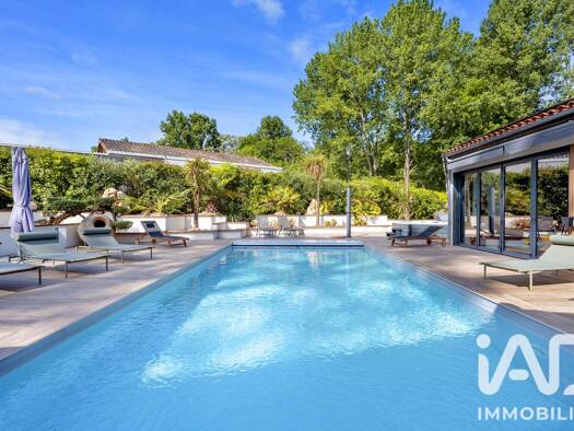 Demeure à vendre 1 890 000 € 12 pièces 8 chambres 395 m² 6 575 m² de terrain Bourg-Croix d'Hins Cestas 33610