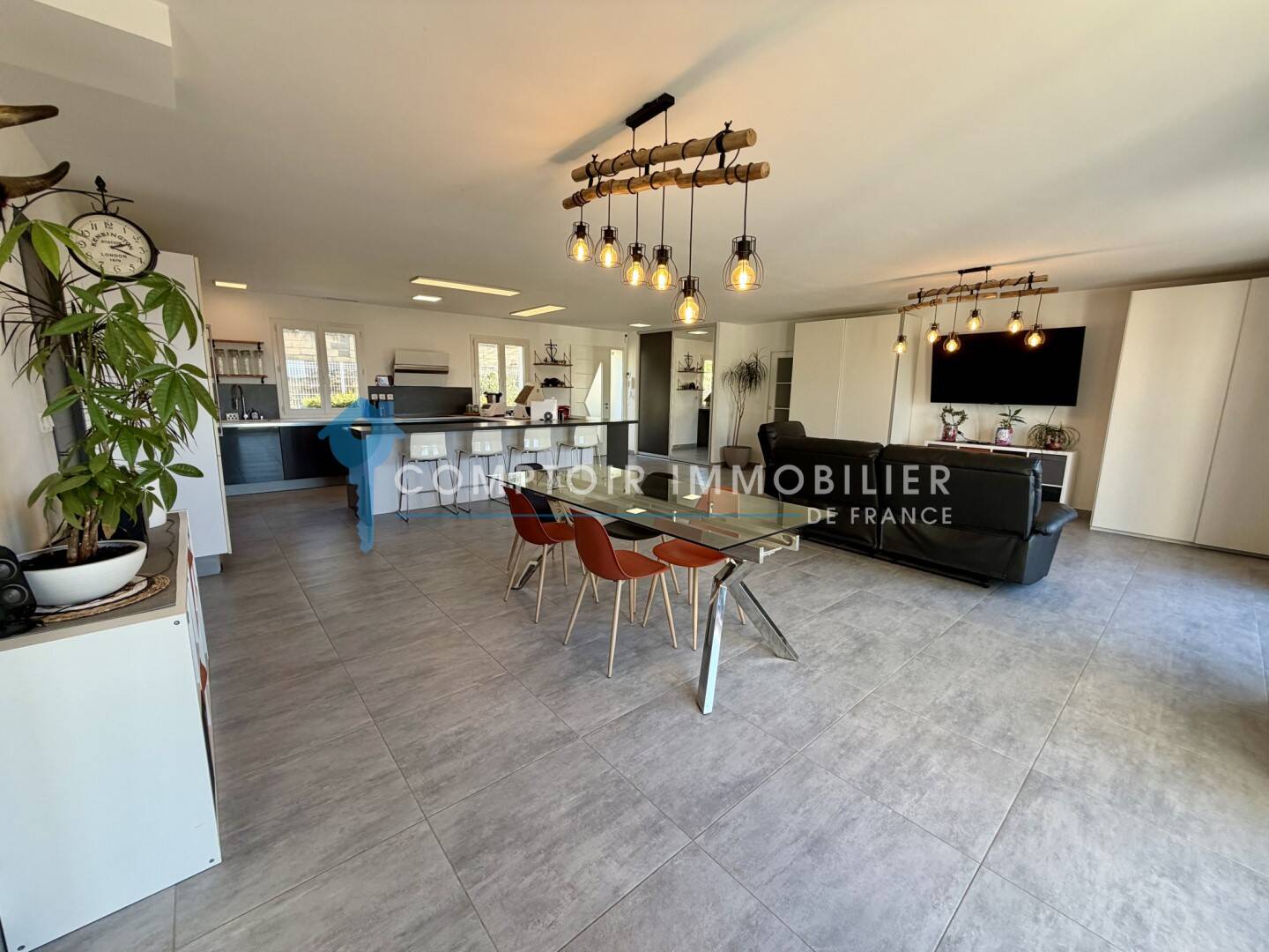 Maison à vendre, 180m², GALLARGUES LE MONTUEUX