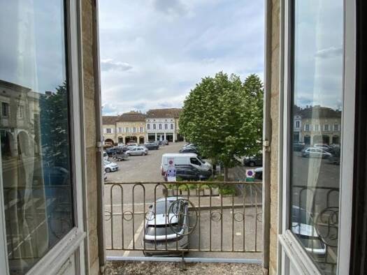 Local commercial à vendre 290 000 € 300 m² de surface de vente Sauveterre-de-Guyenne 33540