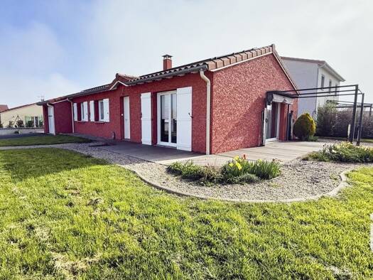 Maison de plain-pied à vendre 255 000 € 5 pièces 3 chambres 120 m² 864 m² de terrain Bains 43370